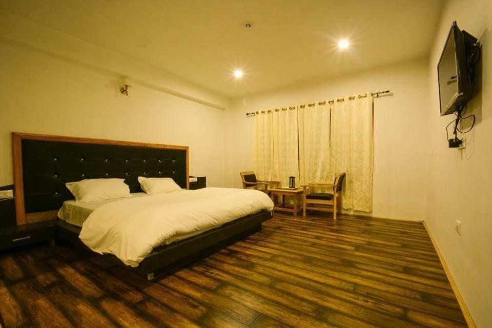 Hotel Om Ladakh Leh Bagian luar foto