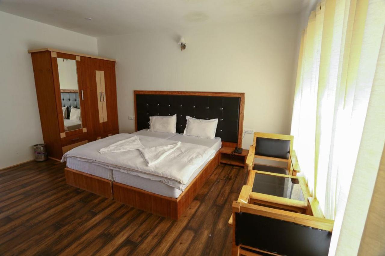 Hotel Om Ladakh Leh Bagian luar foto