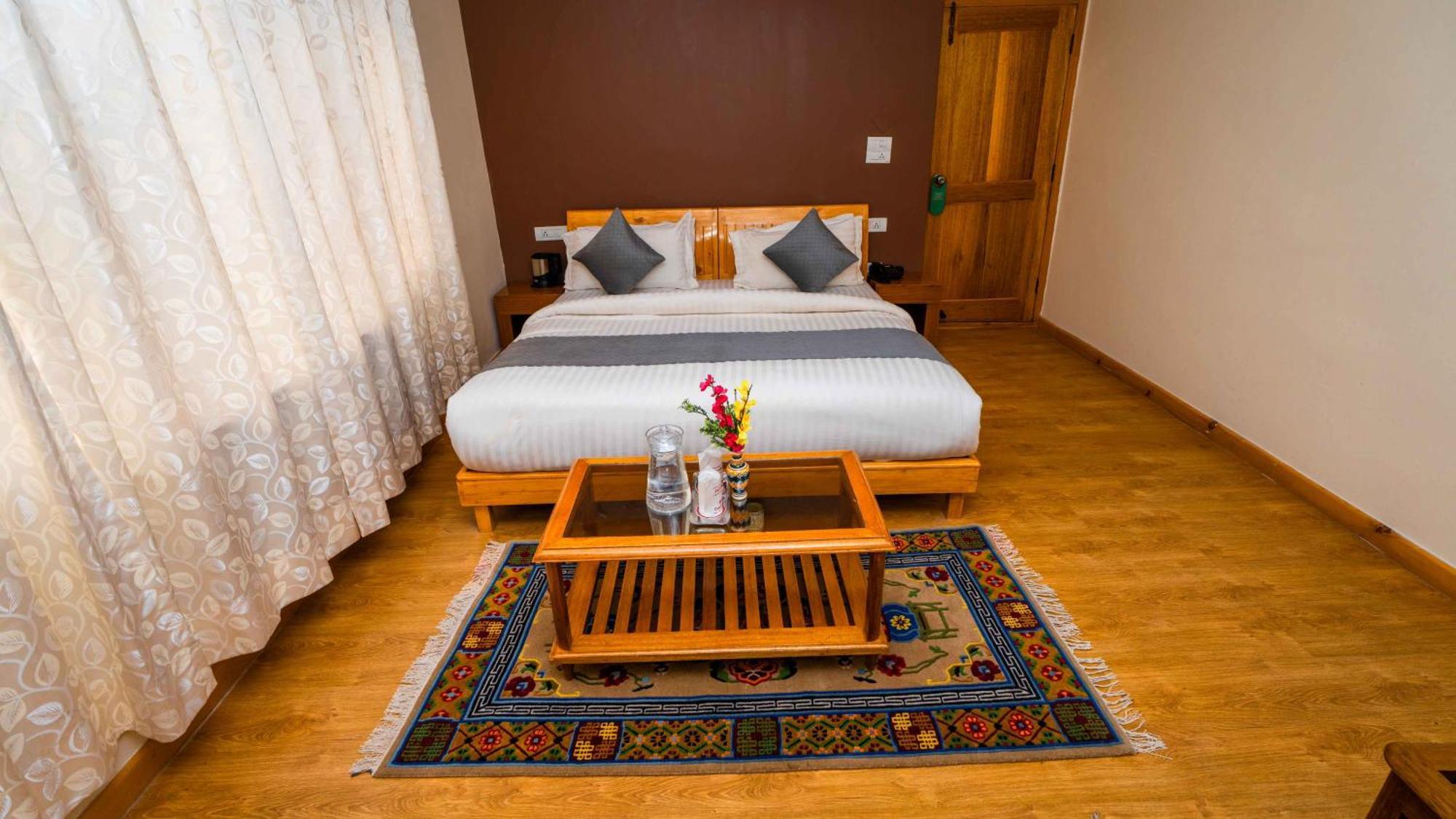 Hotel Om Ladakh Leh Bagian luar foto