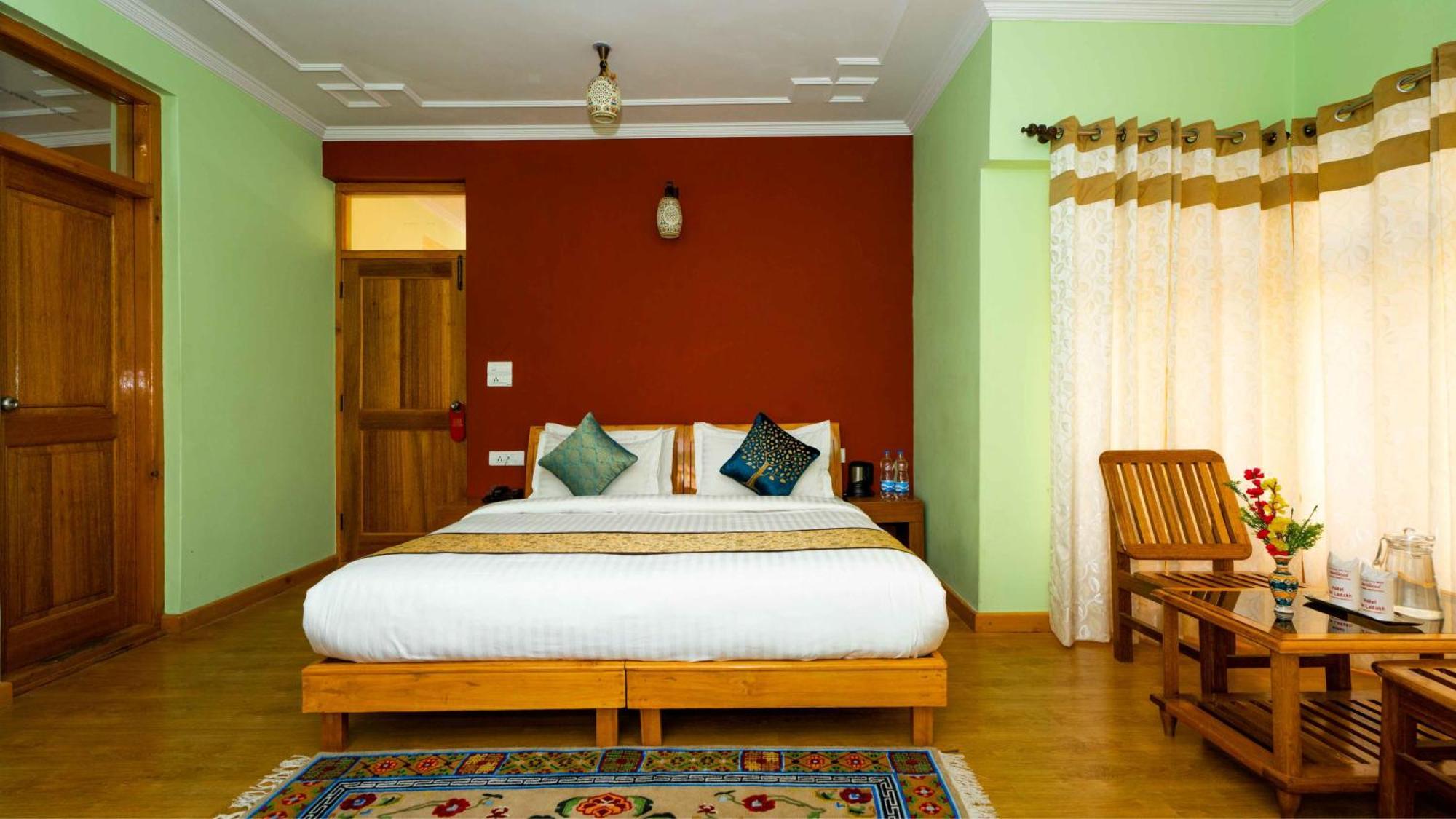 Hotel Om Ladakh Leh Bagian luar foto