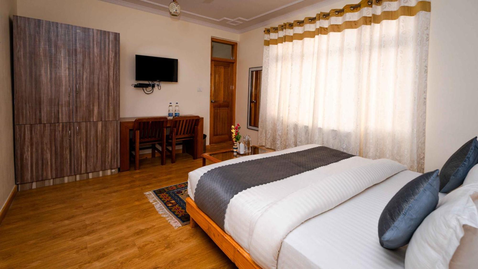 Hotel Om Ladakh Leh Bagian luar foto