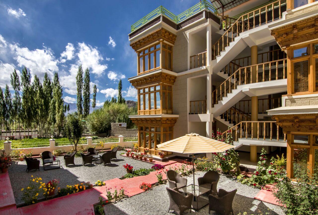 Hotel Om Ladakh Leh Bagian luar foto