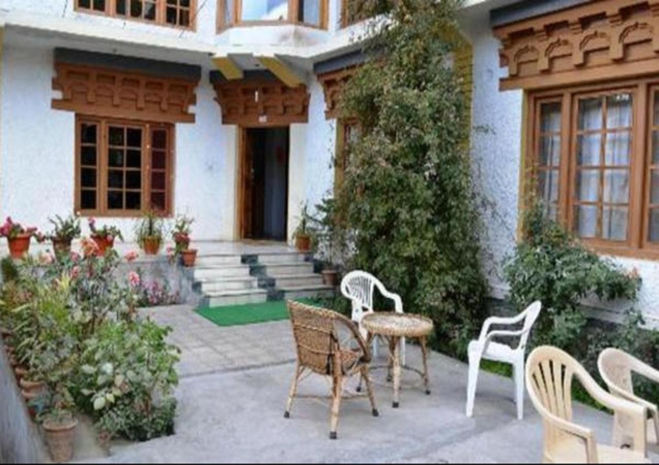 Hotel Om Ladakh Leh Bagian luar foto