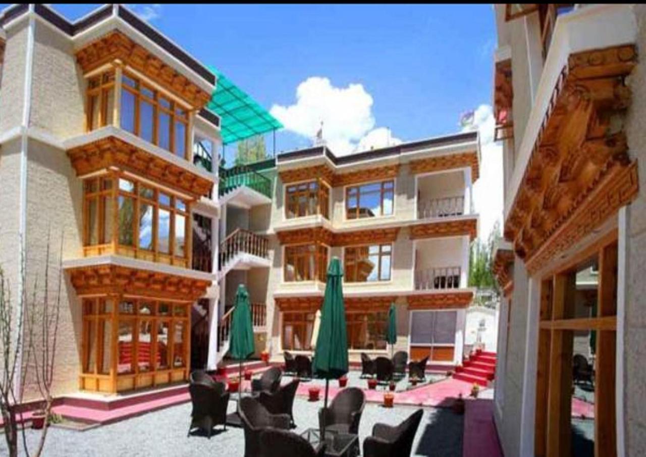 Hotel Om Ladakh Leh Bagian luar foto