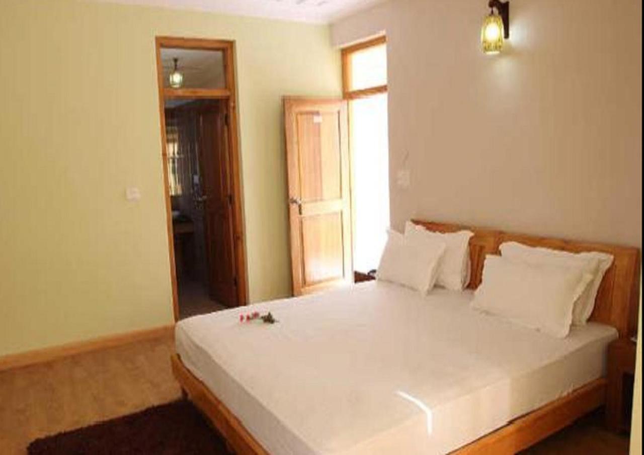 Hotel Om Ladakh Leh Bagian luar foto