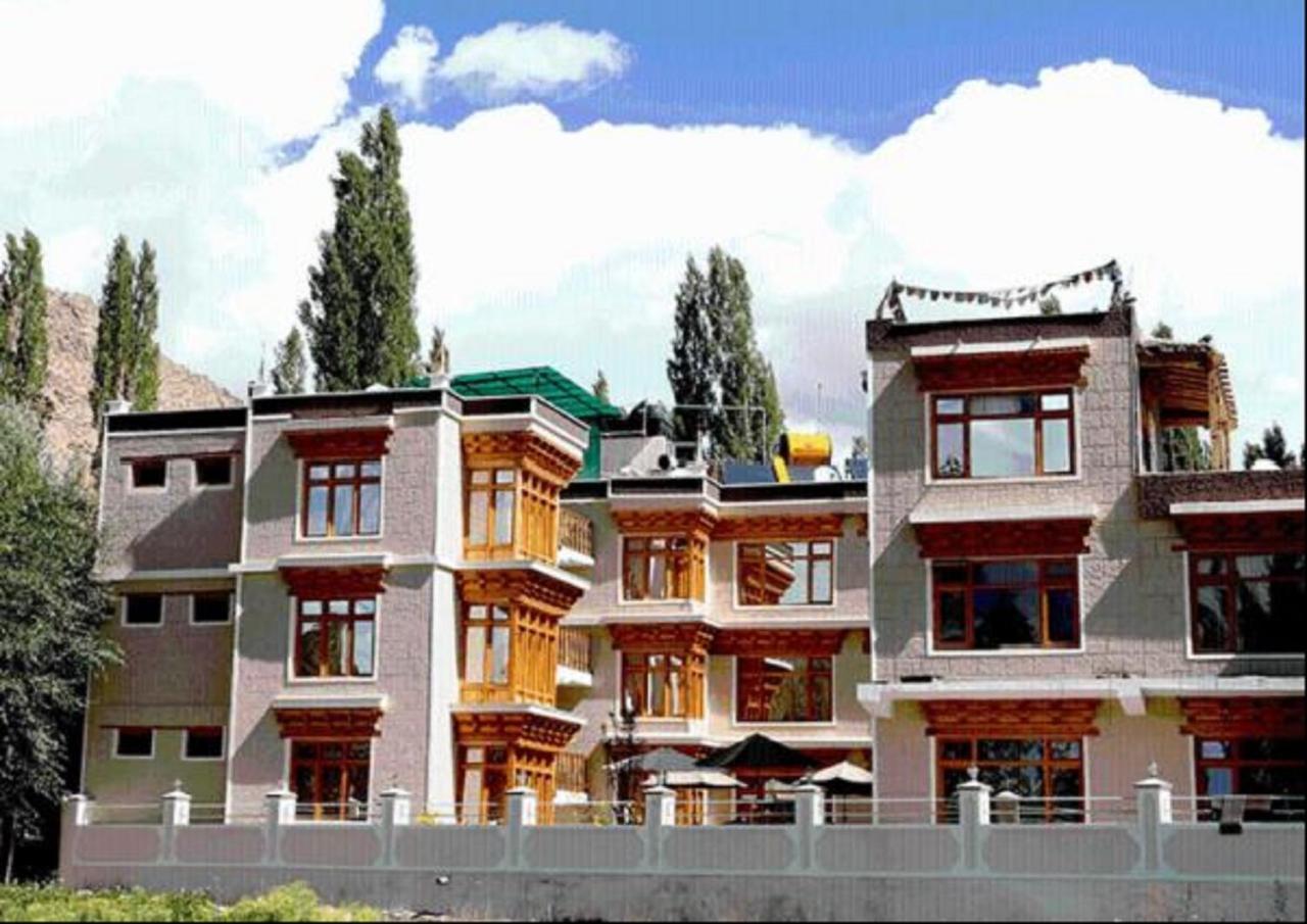 Hotel Om Ladakh Leh Bagian luar foto
