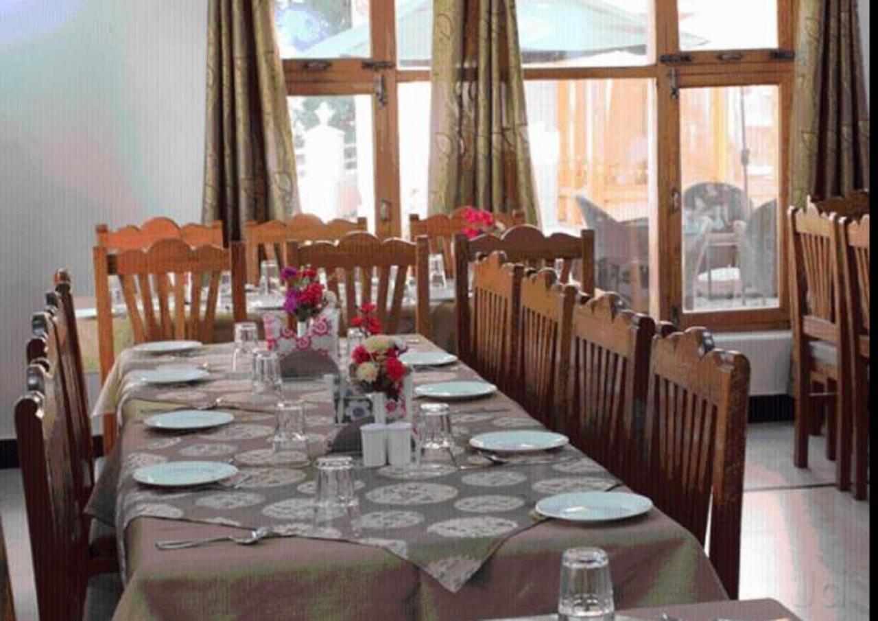 Hotel Om Ladakh Leh Bagian luar foto