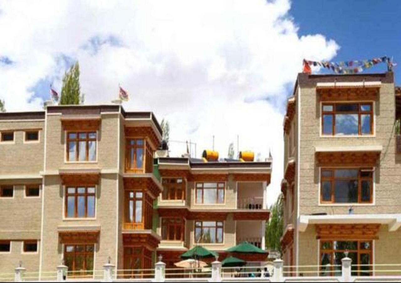 Hotel Om Ladakh Leh Bagian luar foto