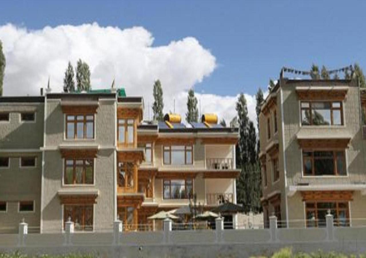 Hotel Om Ladakh Leh Bagian luar foto
