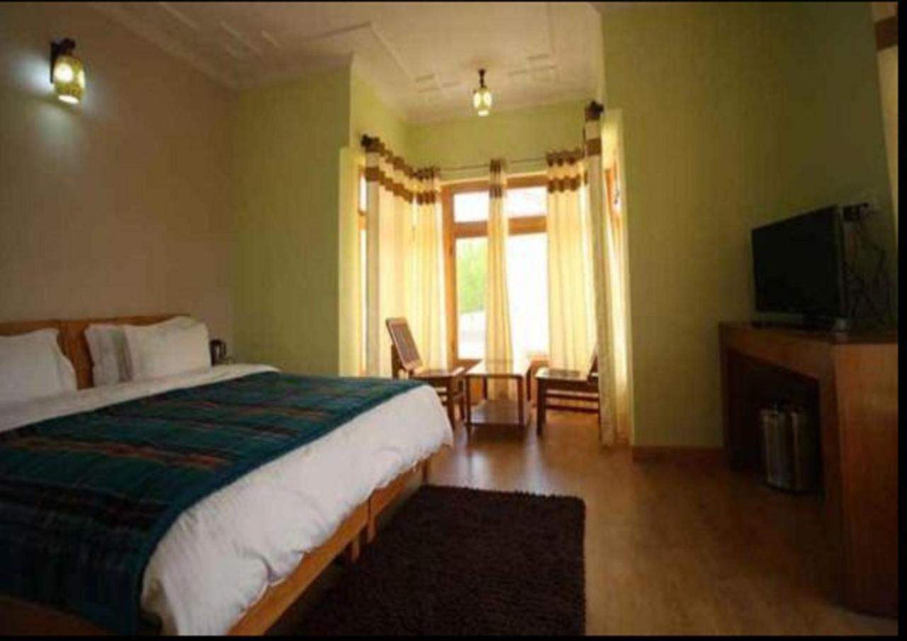 Hotel Om Ladakh Leh Bagian luar foto