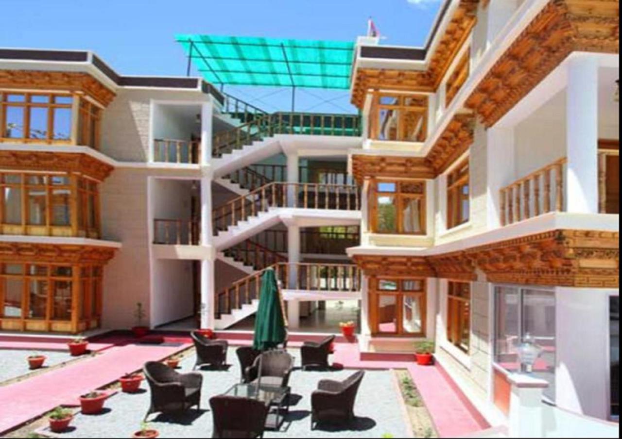 Hotel Om Ladakh Leh Bagian luar foto