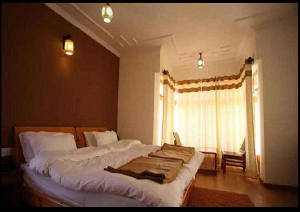 Hotel Om Ladakh Leh Bagian luar foto