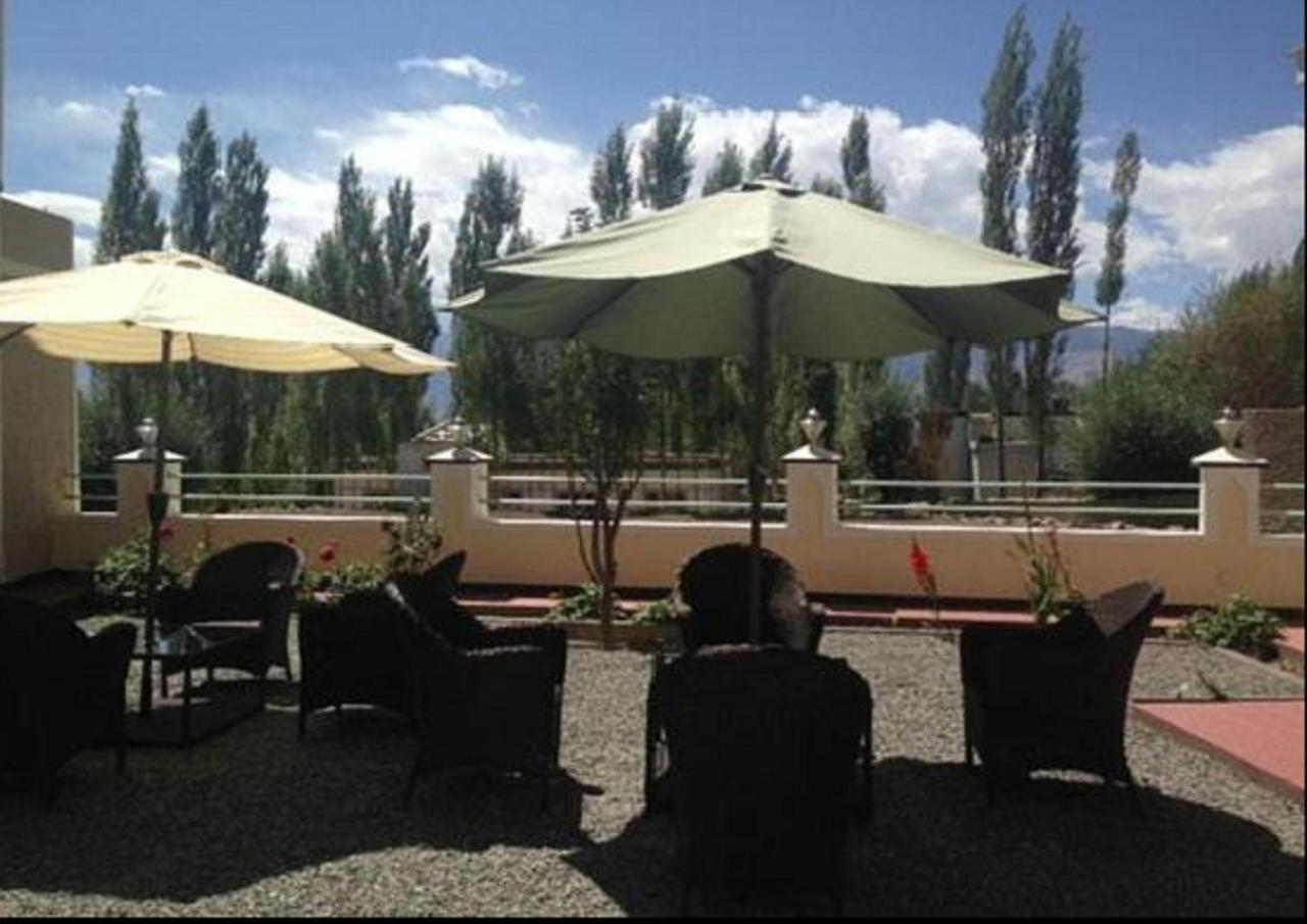 Hotel Om Ladakh Leh Bagian luar foto