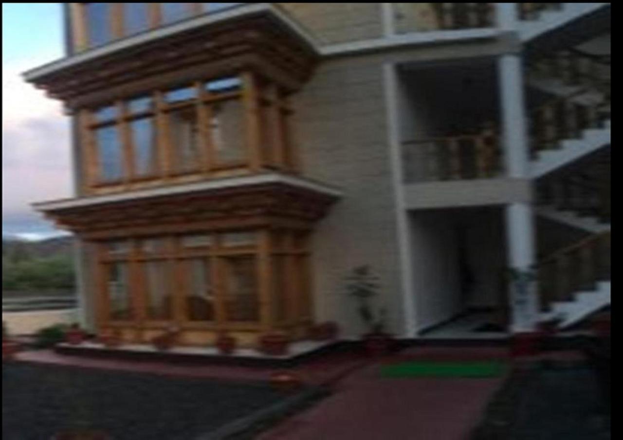Hotel Om Ladakh Leh Bagian luar foto